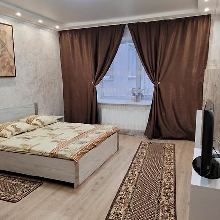 Апартаменты По Панаса Мирного. Khmelʼnytsʼkyy Exteriör bild