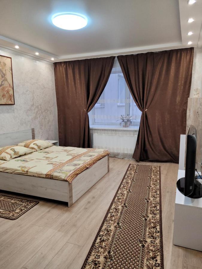 Апартаменты По Панаса Мирного. Khmelʼnytsʼkyy Exteriör bild